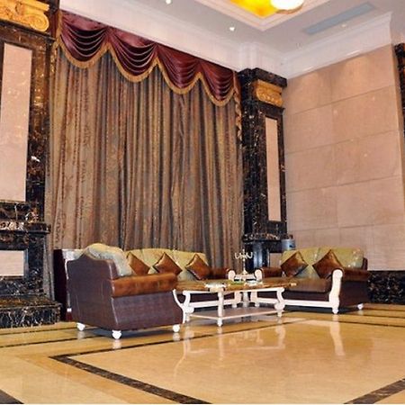 Borman Hotel Guangzhou Panyu Qiaonan Aoyuan Plaza Buitenkant foto